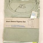 Short sleeves cuffed legs