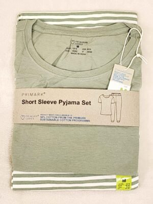 Short sleeves cuffed legs