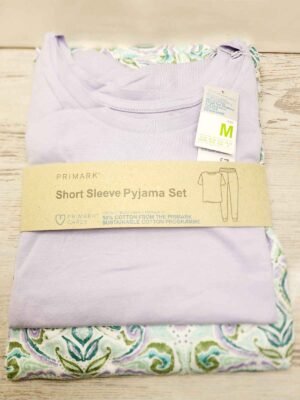 Short sleeves cuffed leg