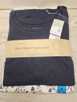 Short sleeves cuffed leg